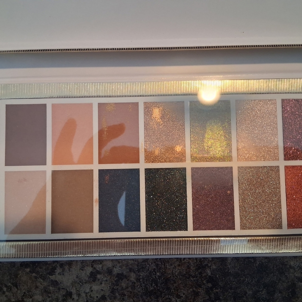 Eyeshadow Palette - Multicolor - Picture 2 of 9